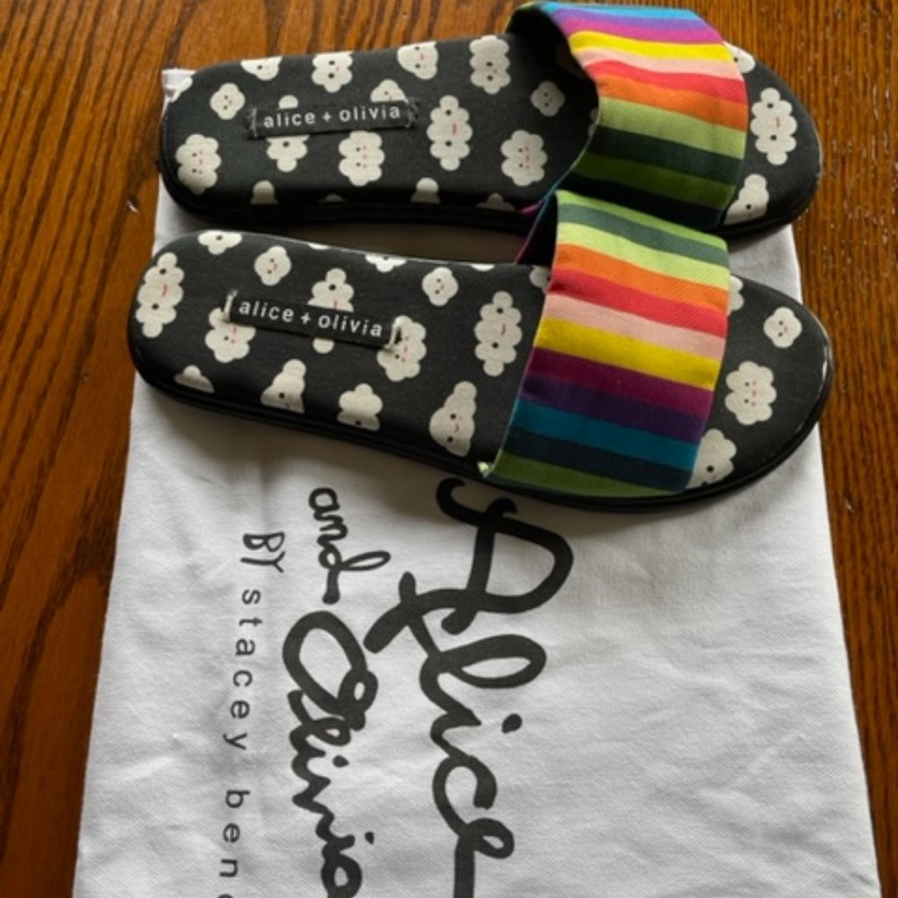 ALICE + OLIVIA Size  6.5 inch slide sandal